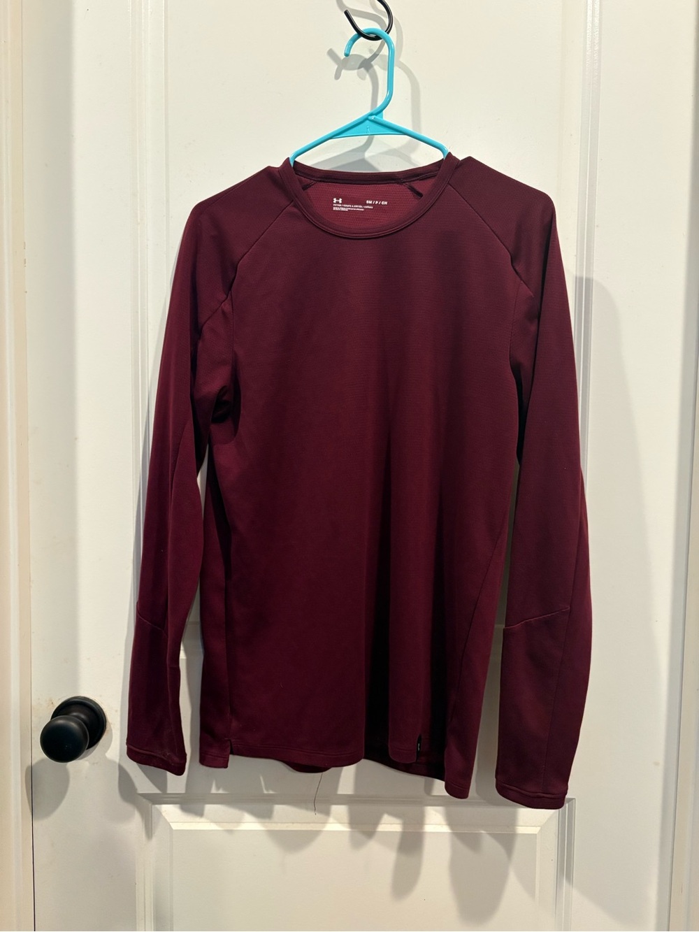 Under Armour Men's Long-Sleeve Crew in maroon Small